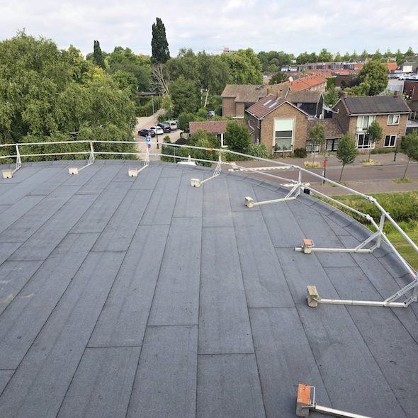 Verzorgingstehuis Weesp Compleet nieuw bitumen op verzorgingstehuis Weesp door Heffels Dakbedekkingen