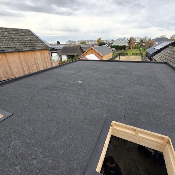 Dakrenovatie en isolatie Elst Eindresultaat nieuw dakisolatie en afwerking in Elst